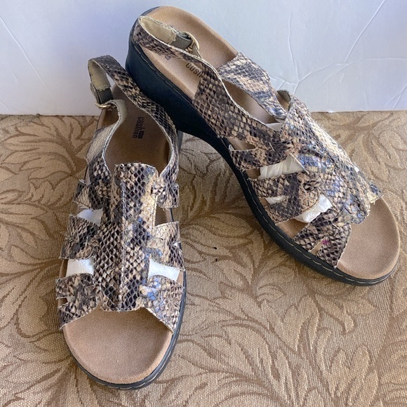 Clark’s Lexi Marigold beige brown snake wedge sandals woman’s size 10 🌹 - Picture 3 of 14